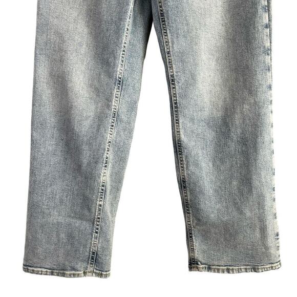 Zara High Rise Vintage Straight Leg Distressed Jeans in Light Blue Wash, Size 4 - Picture 5 of 9